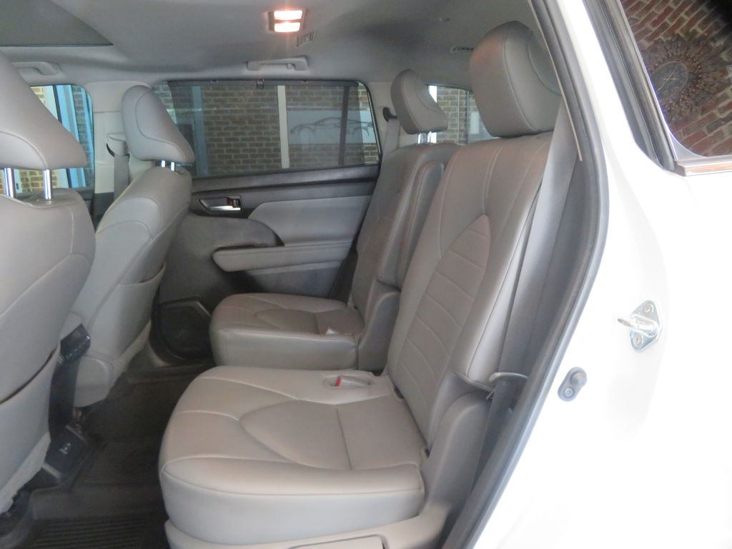 Photo 20 of this TOYOTA HIGHLANDER