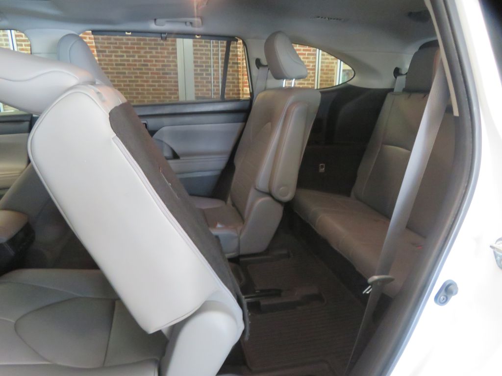 Photo 21 of this TOYOTA HIGHLANDER