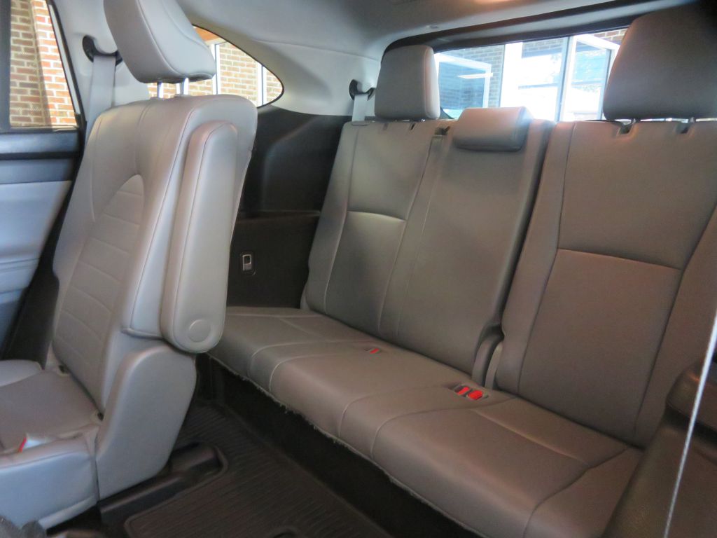 Photo 22 of this TOYOTA HIGHLANDER