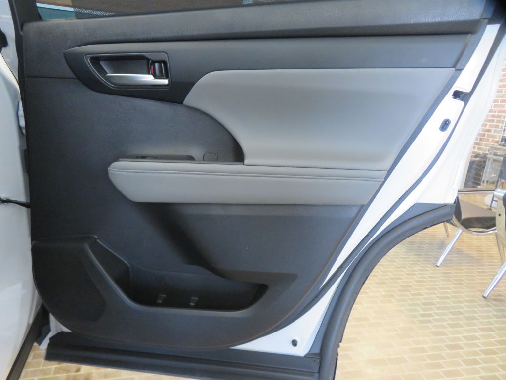 Photo 23 of this TOYOTA HIGHLANDER