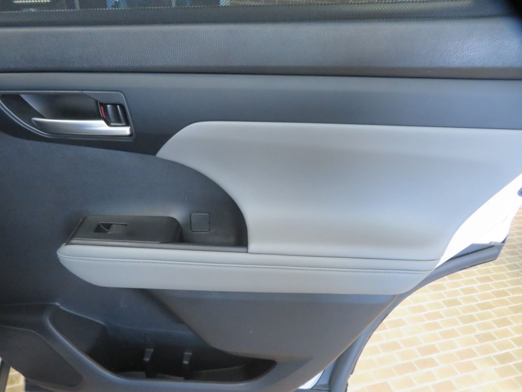 Photo 24 of this TOYOTA HIGHLANDER