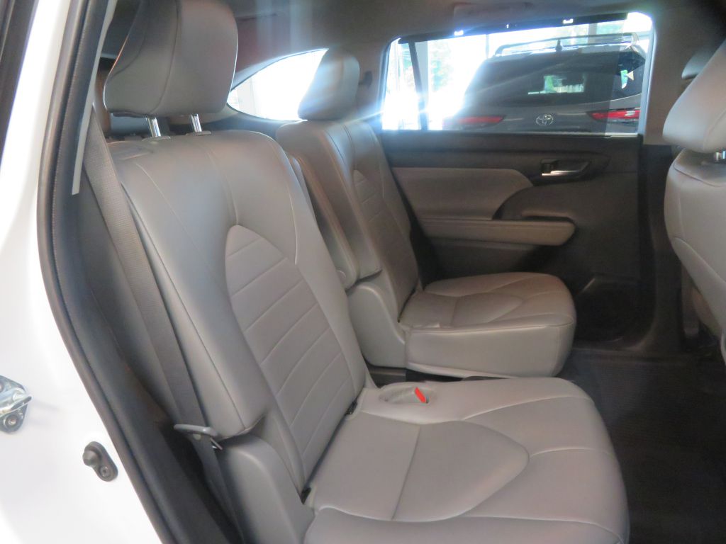Photo 26 of this TOYOTA HIGHLANDER