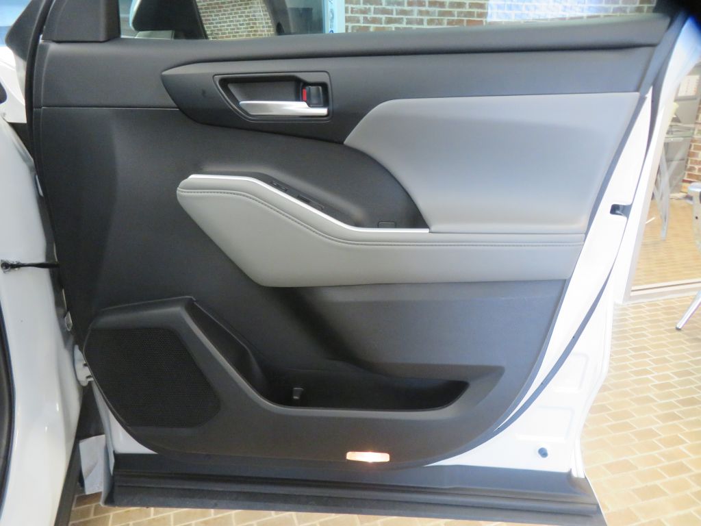 Photo 28 of this TOYOTA HIGHLANDER