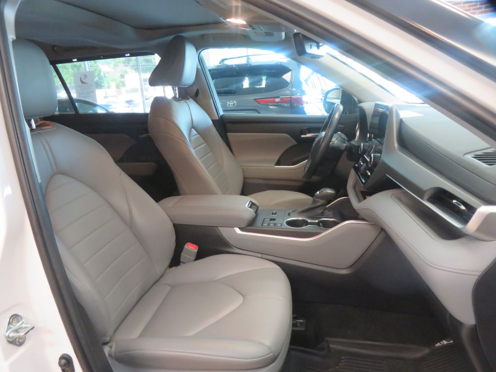 Photo 30 of this TOYOTA HIGHLANDER