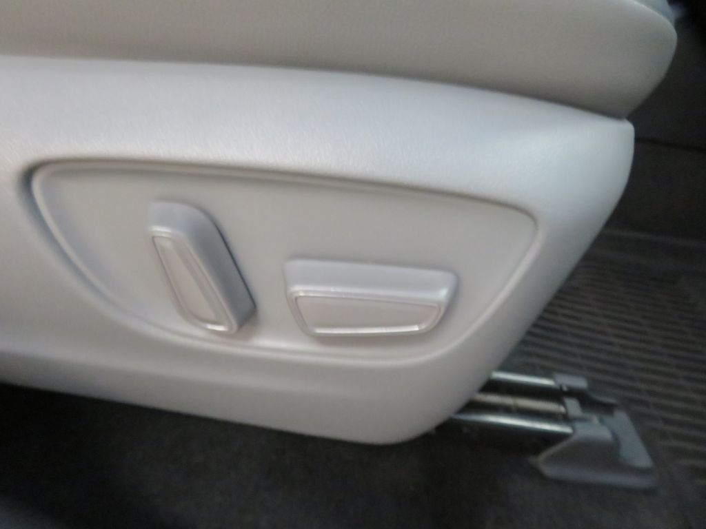 Photo 31 of this TOYOTA HIGHLANDER