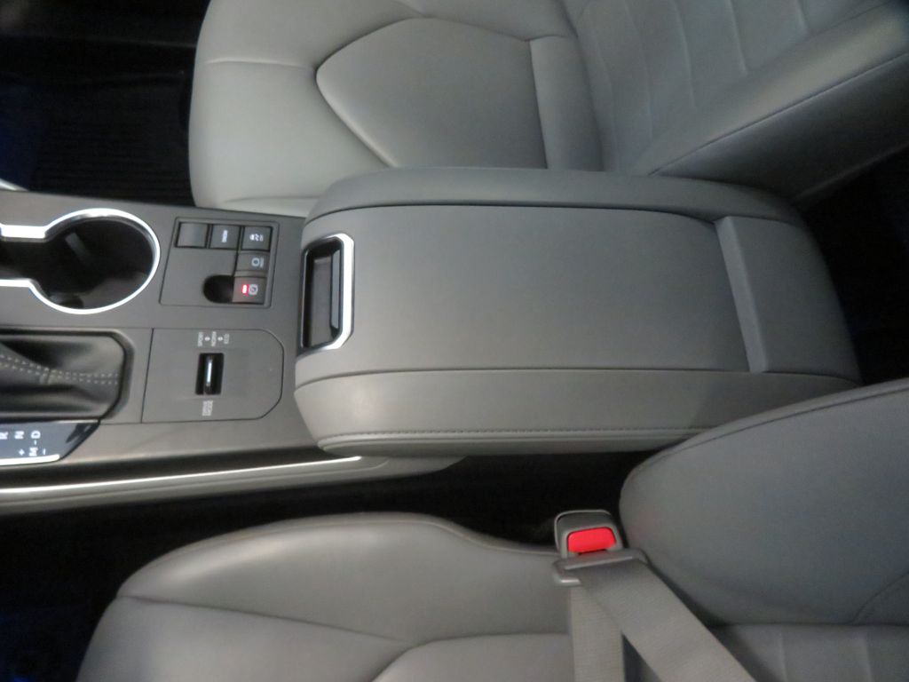 Photo 50 of this TOYOTA HIGHLANDER