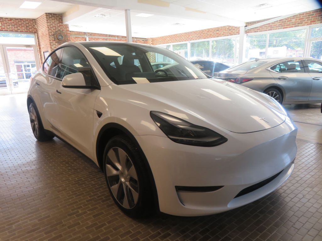 Photo 3 of this TESLA MODEL Y