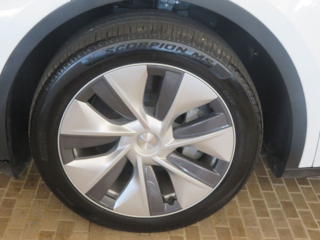 Photo 7 of this TESLA MODEL Y