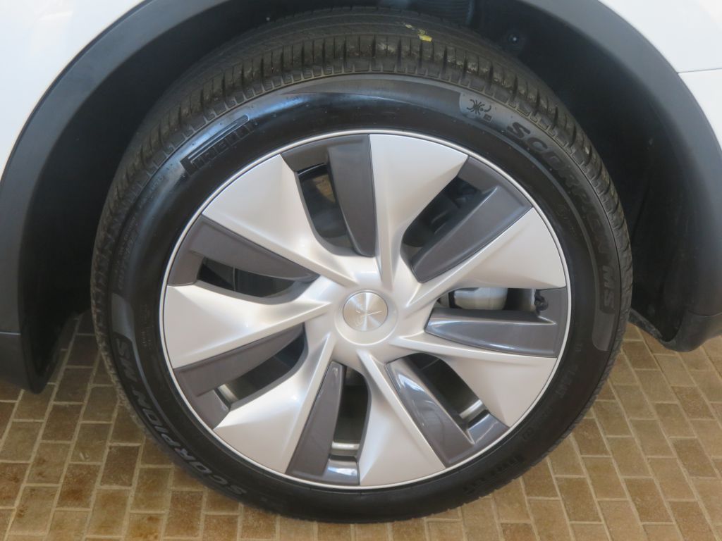 Photo 8 of this TESLA MODEL Y