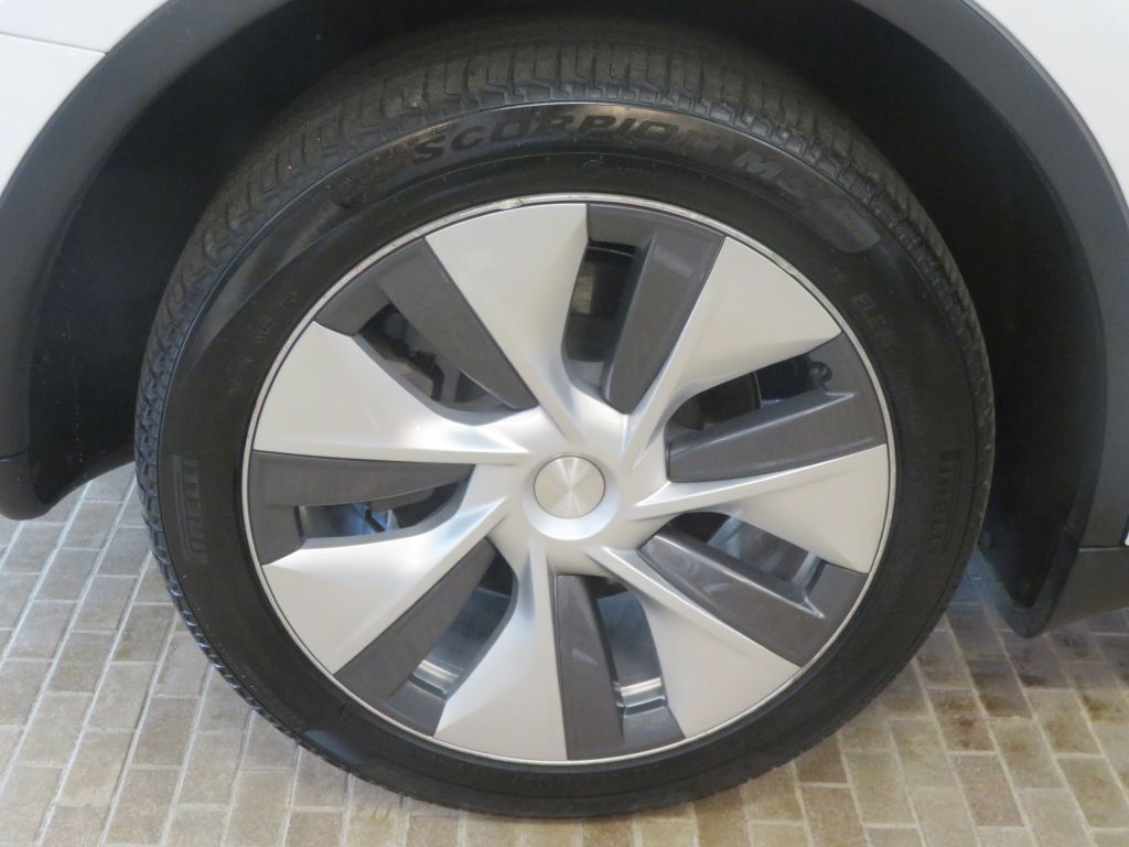 Photo 9 of this TESLA MODEL Y