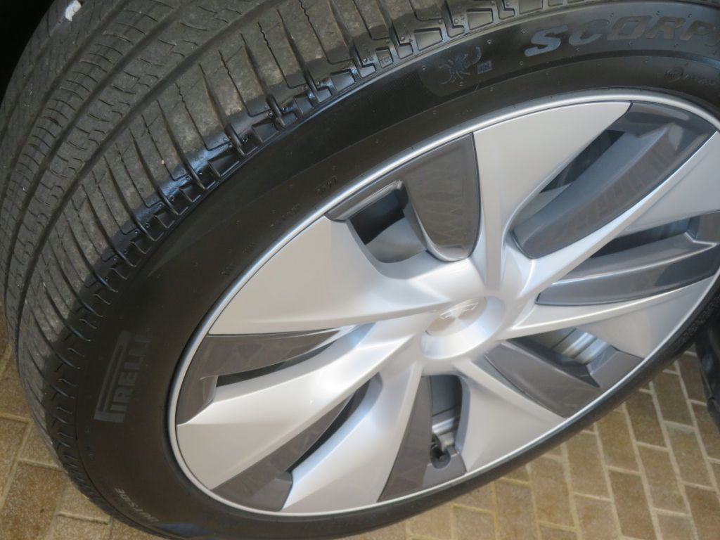 Photo 11 of this TESLA MODEL Y