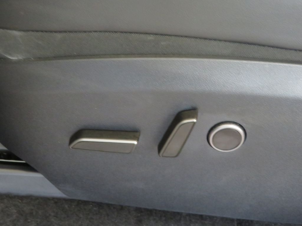 Photo 16 of this TESLA MODEL Y
