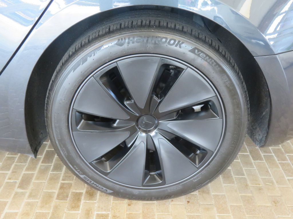Photo 8 of this TESLA MODEL 3