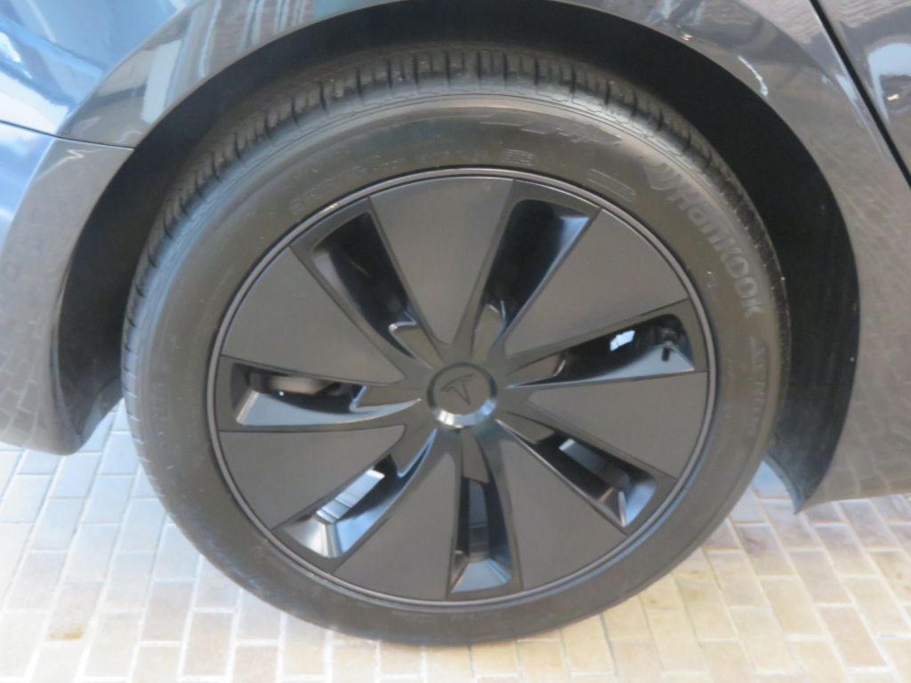 Photo 9 of this TESLA MODEL 3
