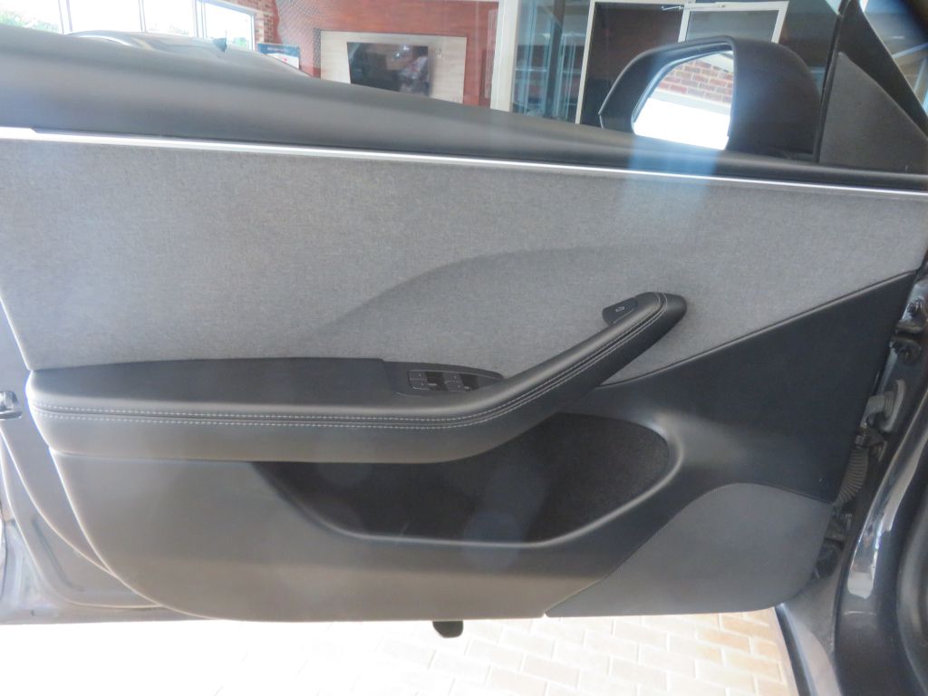 Photo 13 of this TESLA MODEL 3