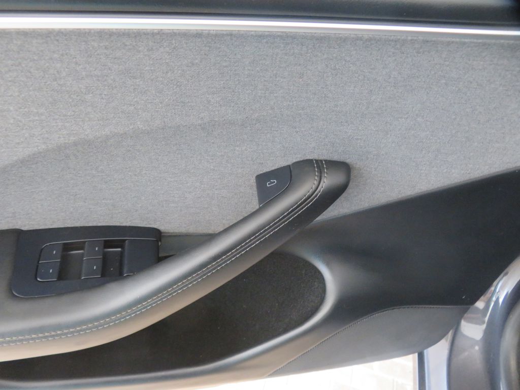 Photo 14 of this TESLA MODEL 3