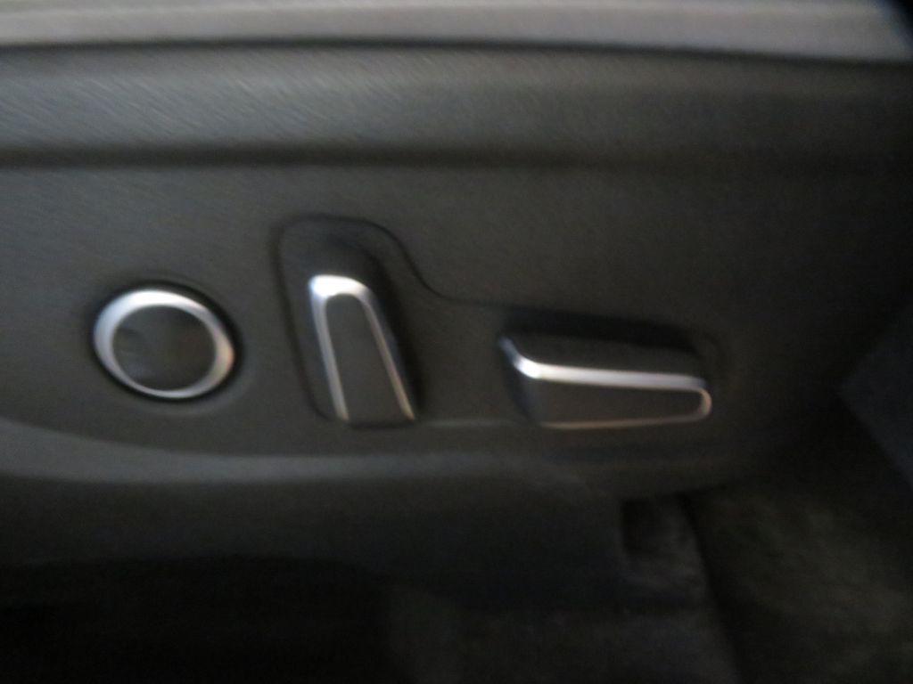 Photo 32 of this HYUNDAI PALISADE