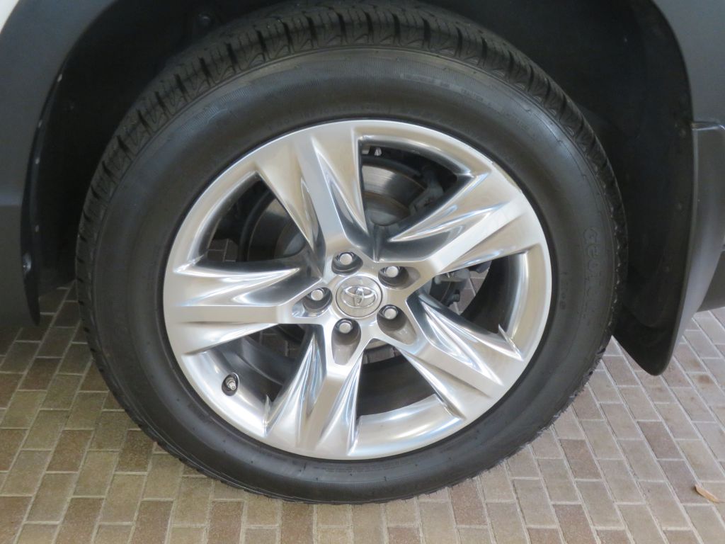 Photo 8 of this TOYOTA HIGHLANDER