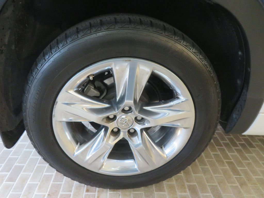 Photo 9 of this TOYOTA HIGHLANDER