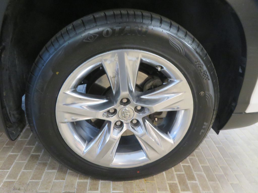 Photo 10 of this TOYOTA HIGHLANDER
