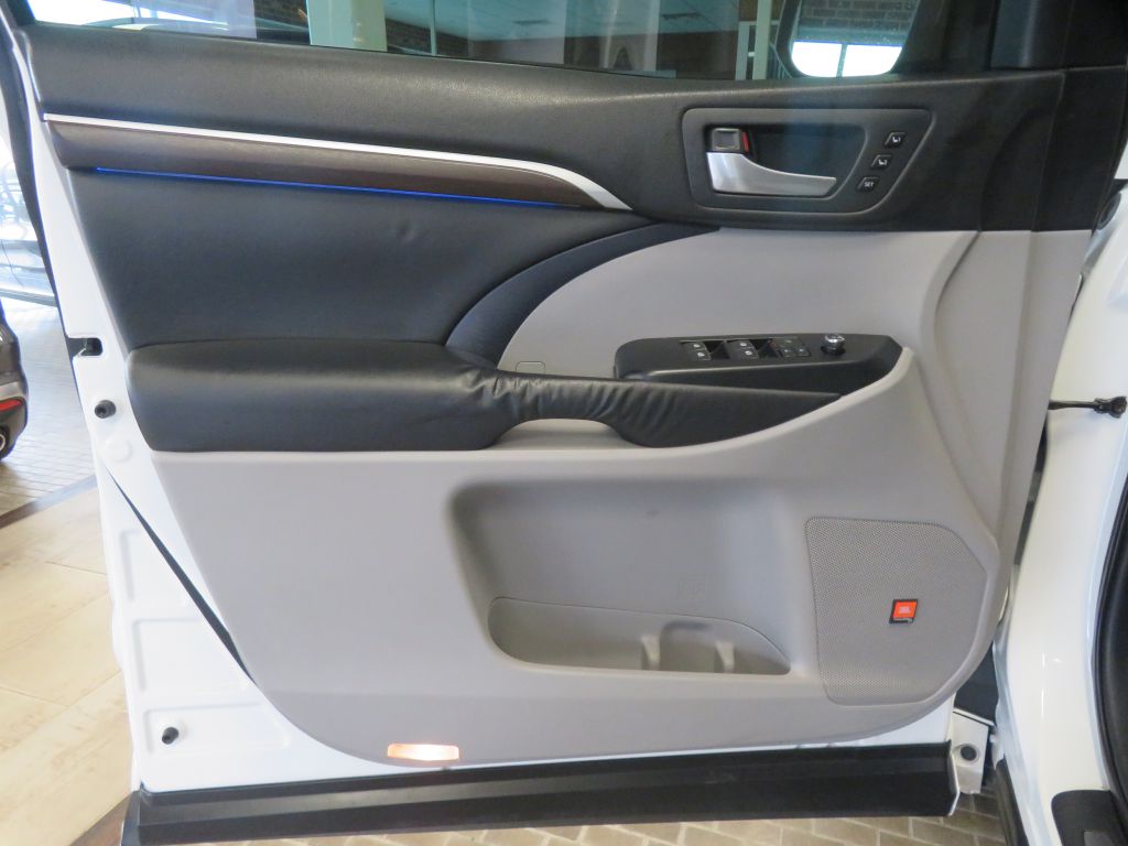Photo 13 of this TOYOTA HIGHLANDER