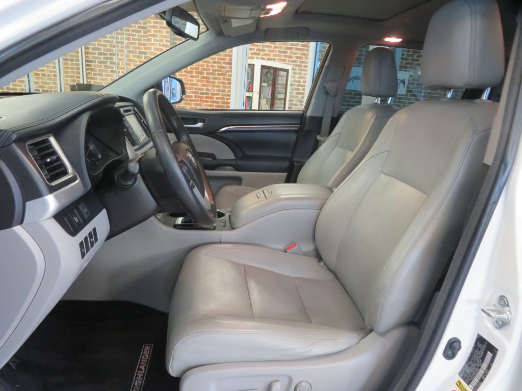 Photo 15 of this TOYOTA HIGHLANDER