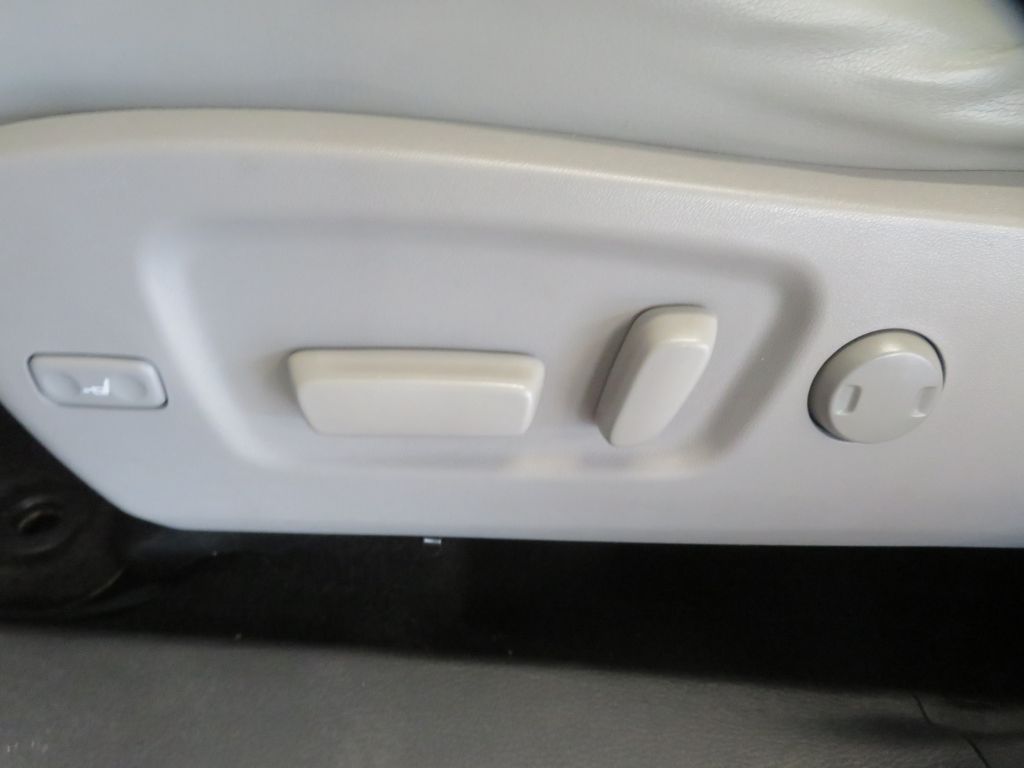Photo 16 of this TOYOTA HIGHLANDER