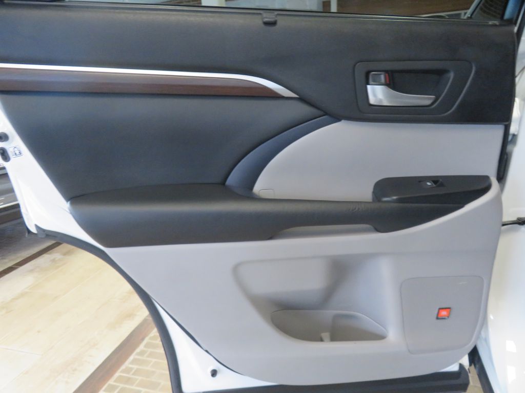 Photo 17 of this TOYOTA HIGHLANDER