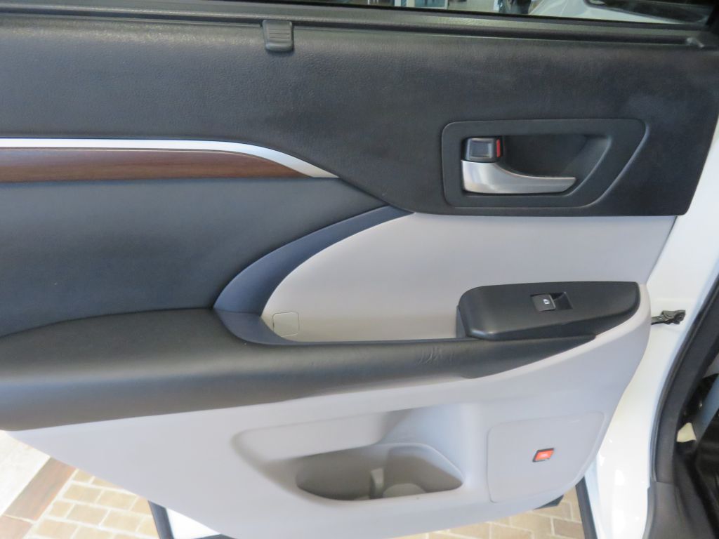 Photo 18 of this TOYOTA HIGHLANDER