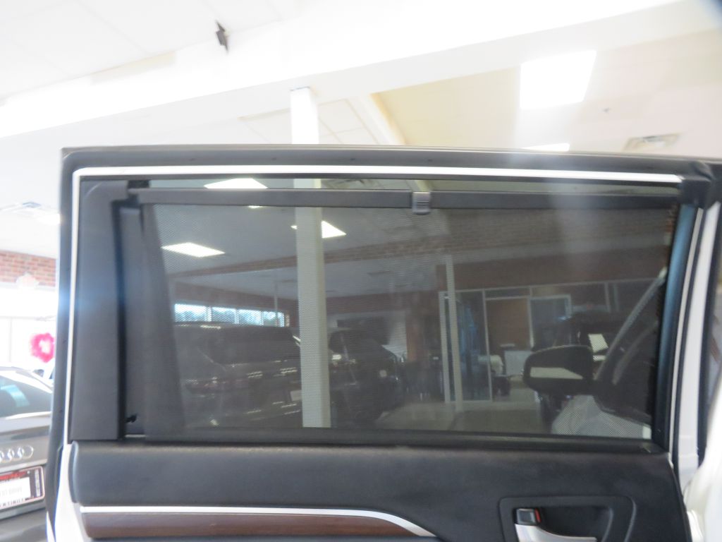 Photo 19 of this TOYOTA HIGHLANDER