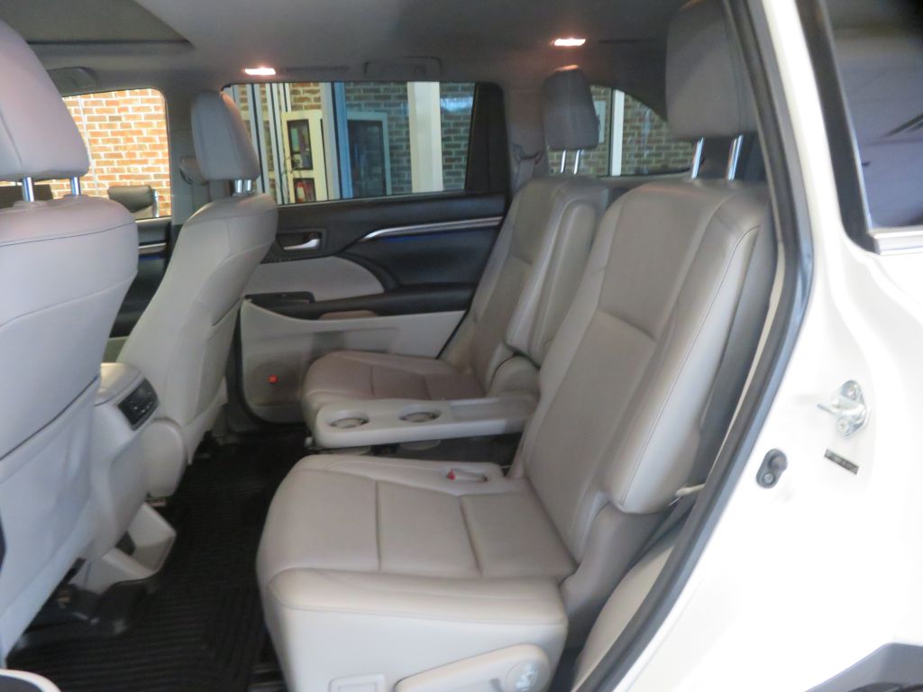 Photo 20 of this TOYOTA HIGHLANDER