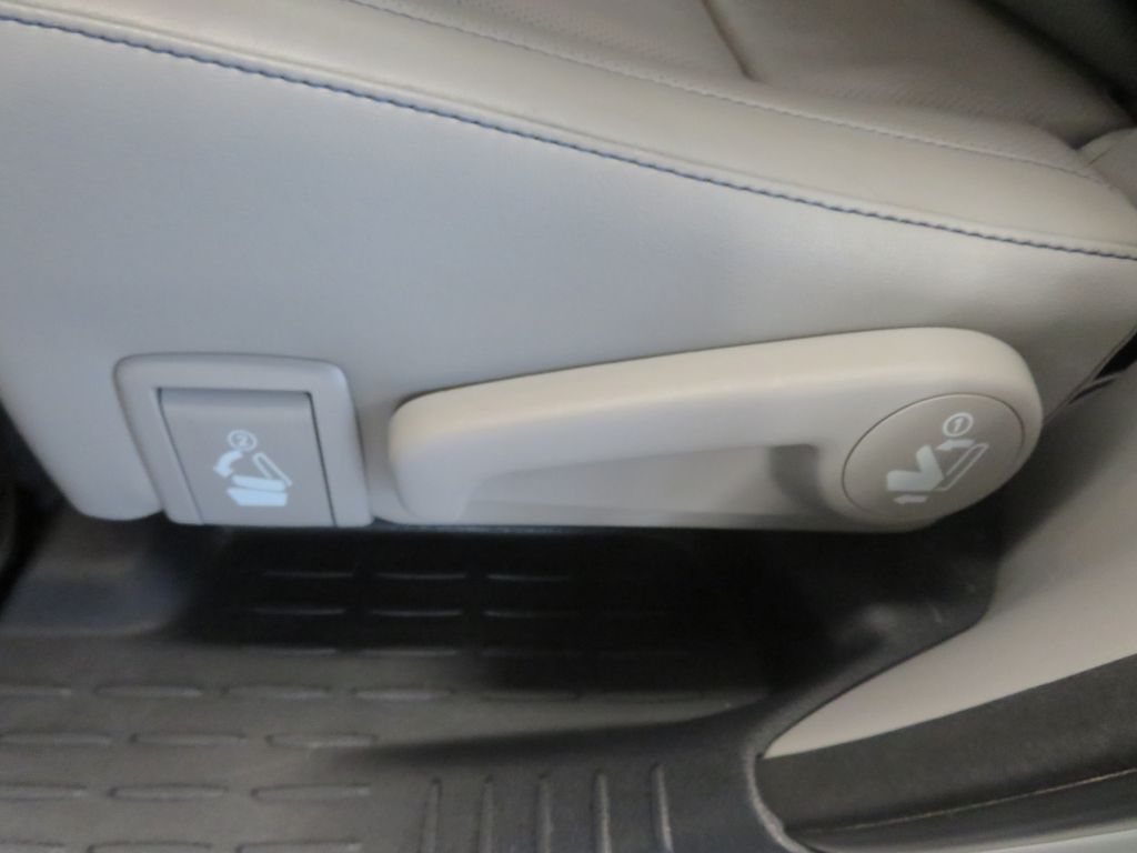 Photo 21 of this TOYOTA HIGHLANDER