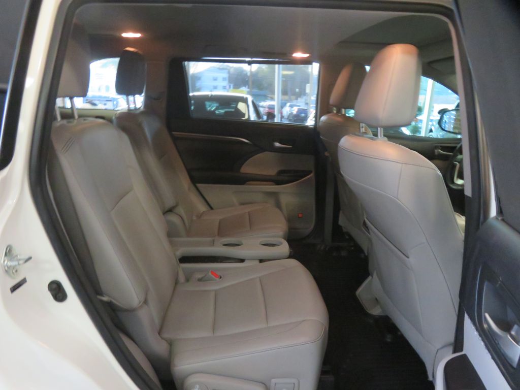 Photo 26 of this TOYOTA HIGHLANDER