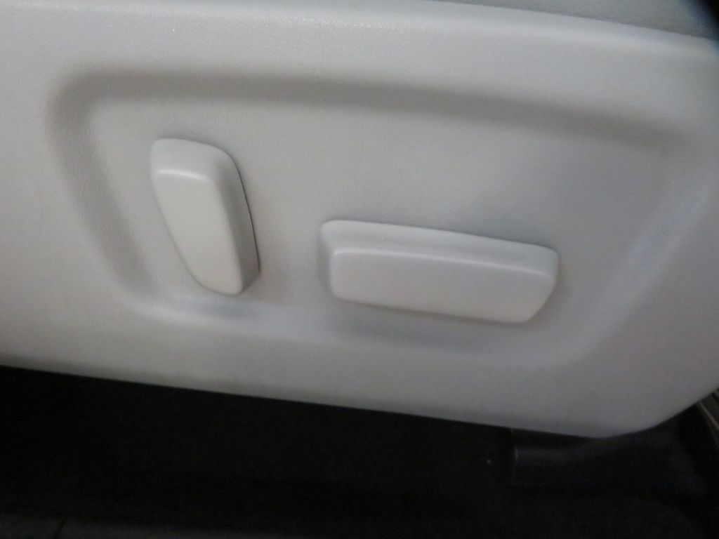 Photo 31 of this TOYOTA HIGHLANDER