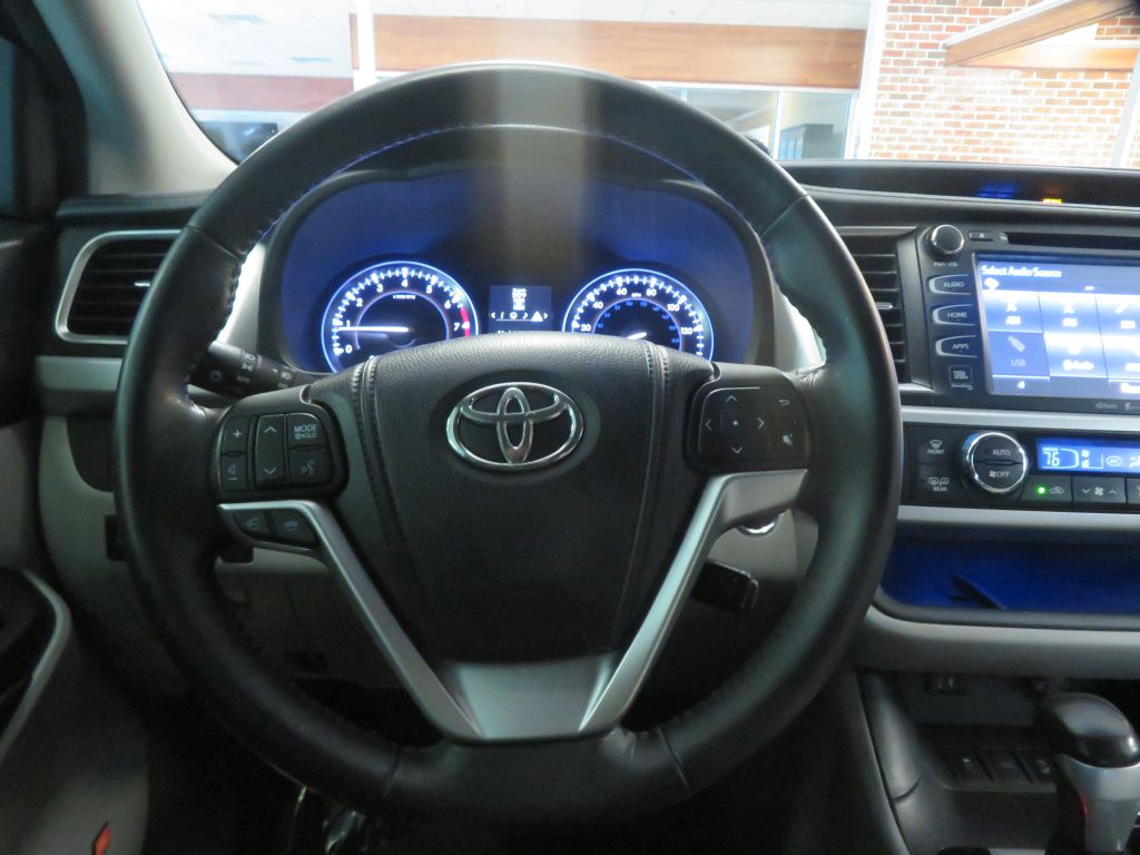 Photo 34 of this TOYOTA HIGHLANDER