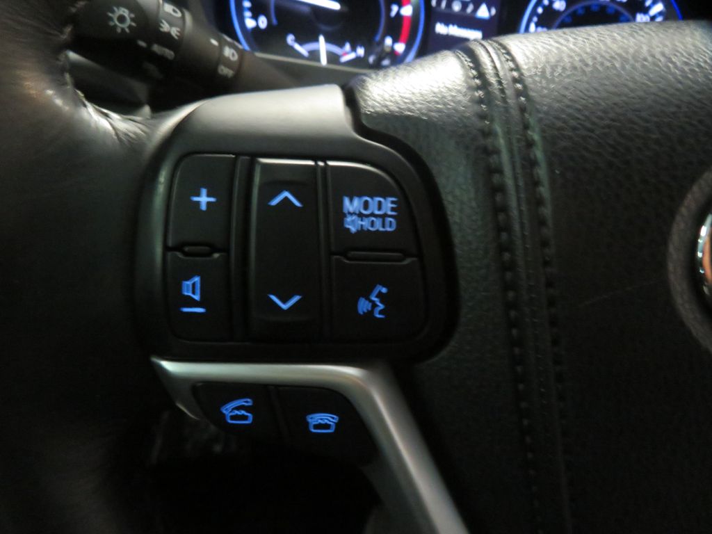 Photo 37 of this TOYOTA HIGHLANDER
