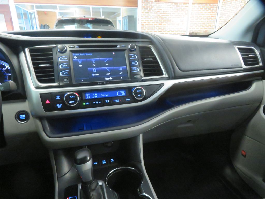 Photo 40 of this TOYOTA HIGHLANDER