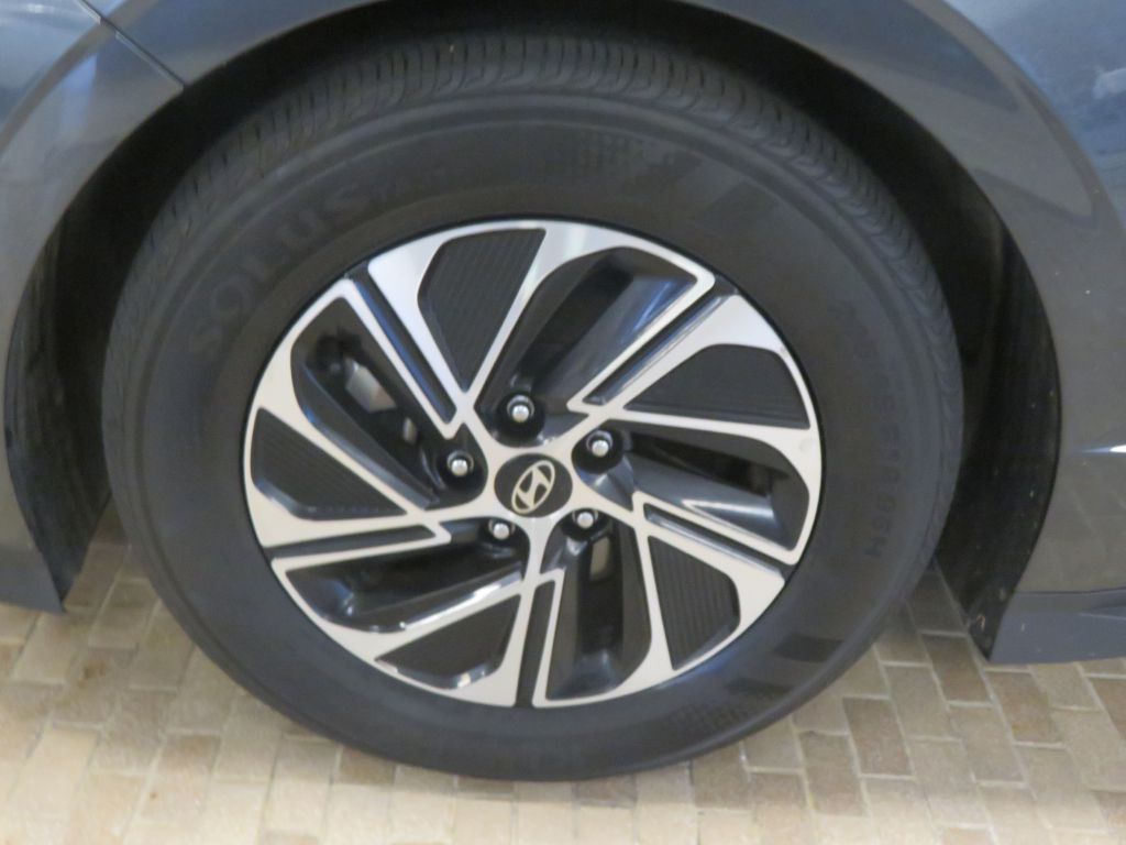 Photo 7 of this HYUNDAI SONATA