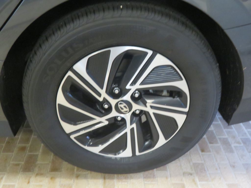 Photo 8 of this HYUNDAI SONATA