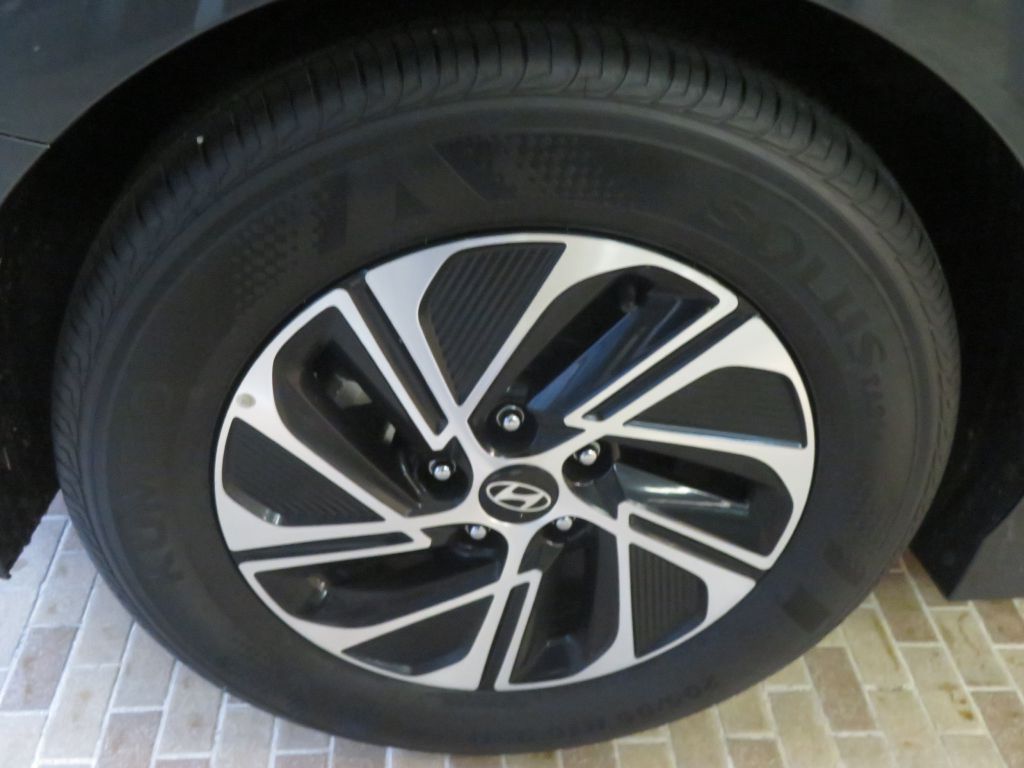 Photo 9 of this HYUNDAI SONATA