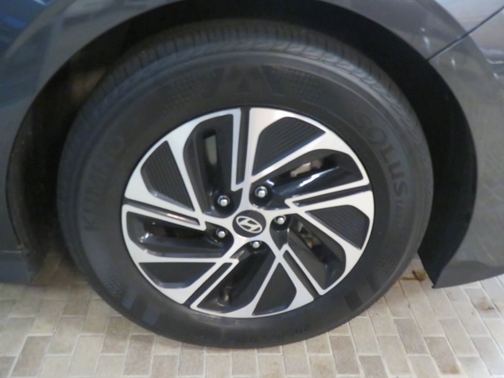 Photo 10 of this HYUNDAI SONATA