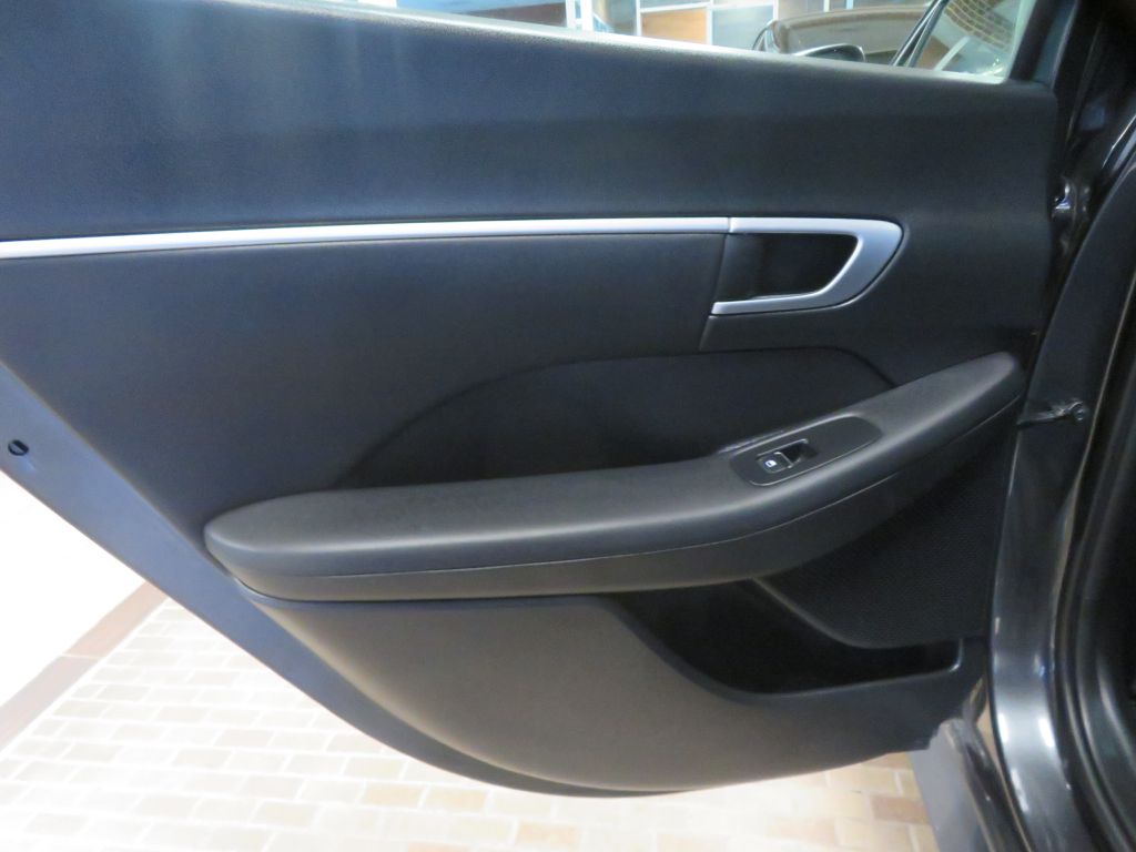 Photo 15 of this HYUNDAI SONATA
