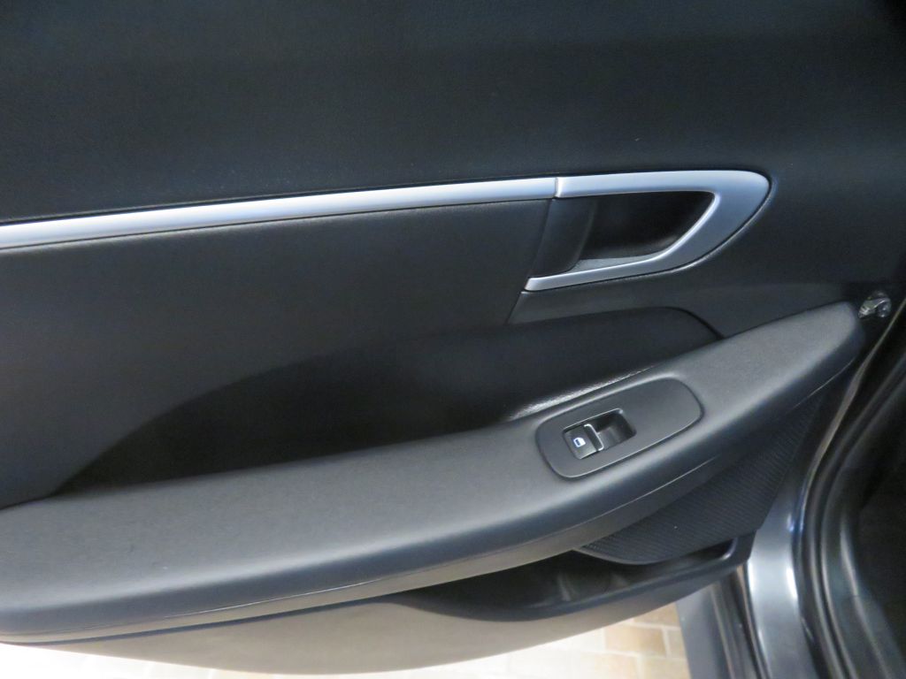 Photo 16 of this HYUNDAI SONATA