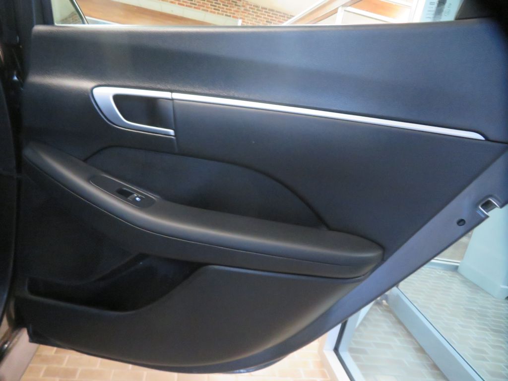 Photo 18 of this HYUNDAI SONATA