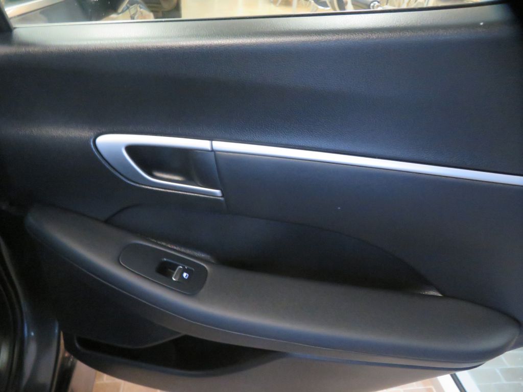 Photo 19 of this HYUNDAI SONATA