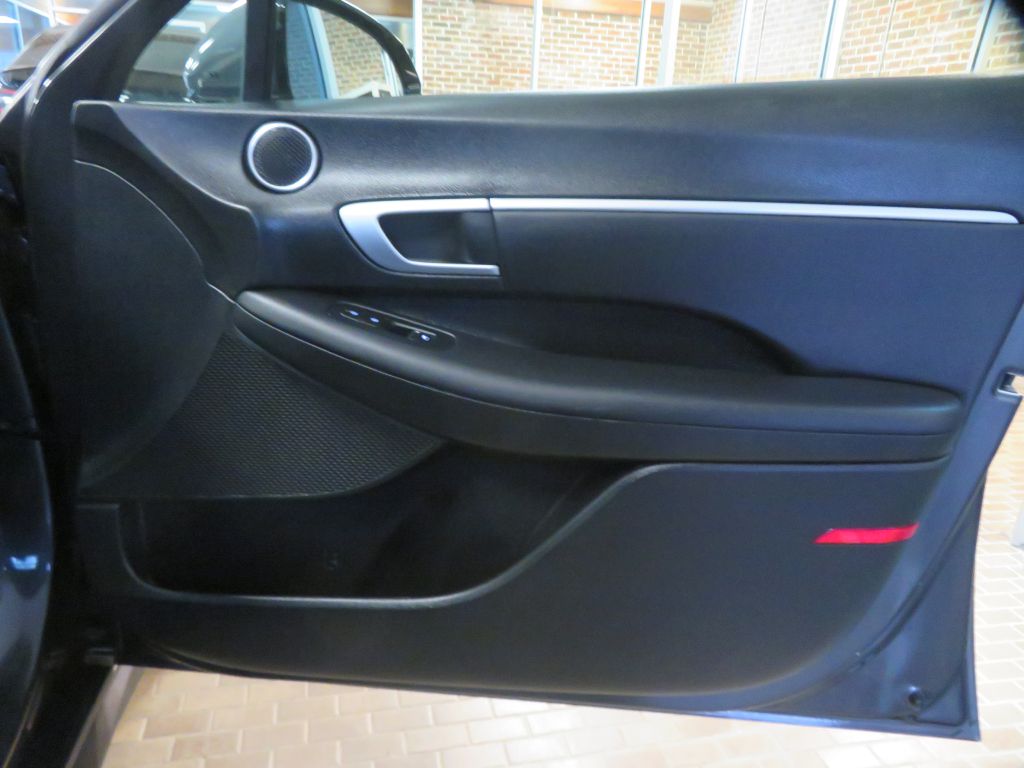 Photo 21 of this HYUNDAI SONATA