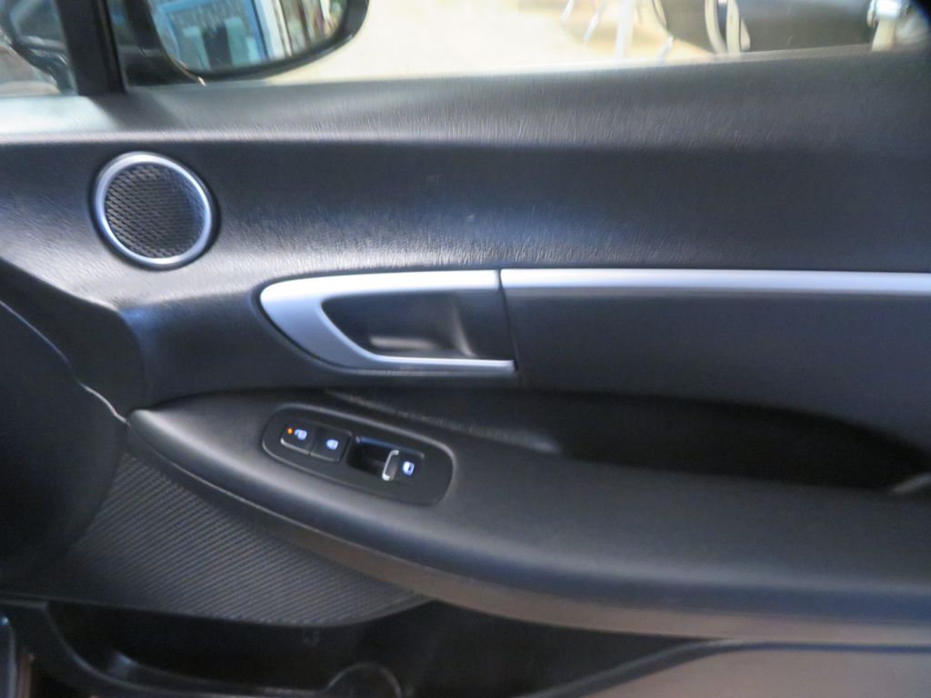 Photo 22 of this HYUNDAI SONATA