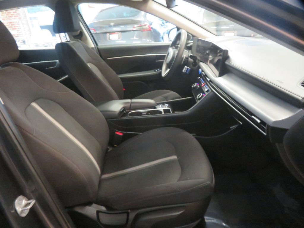 Photo 23 of this HYUNDAI SONATA