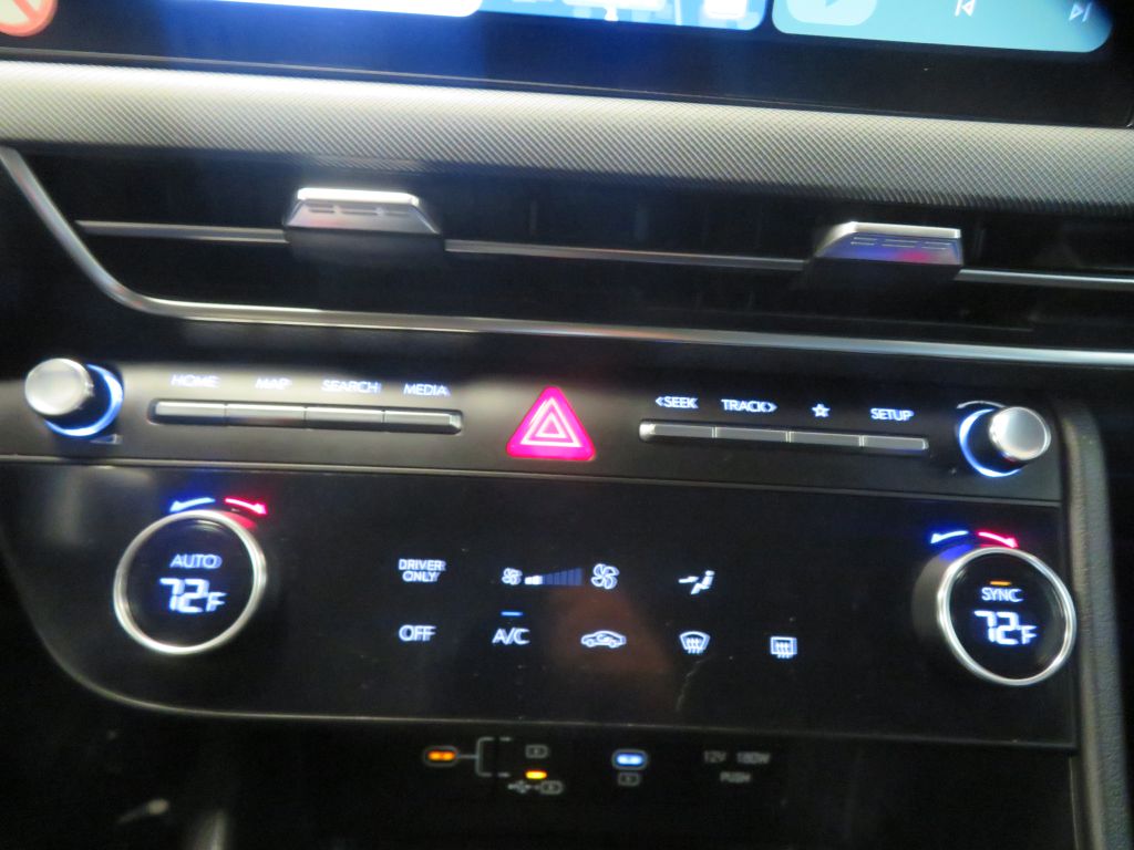Photo 37 of this HYUNDAI SONATA