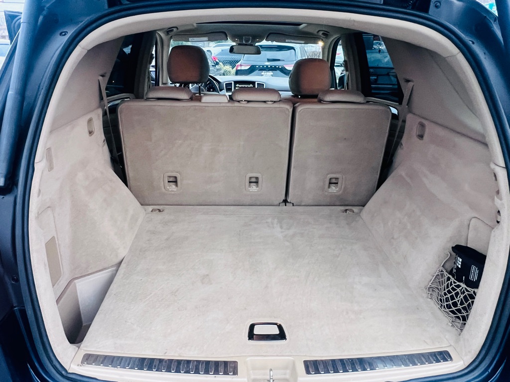 Photo 19 of this MERCEDES-BENZ M-CLASS